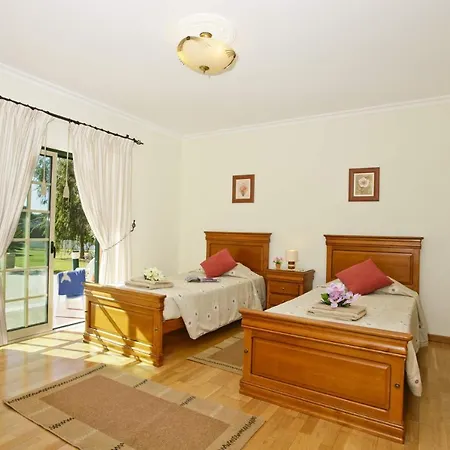 Βίλα Joao Paulo *